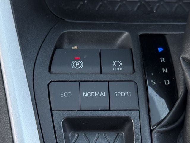 Used 2024 Toyota RAV4 XLE FWD image 21
