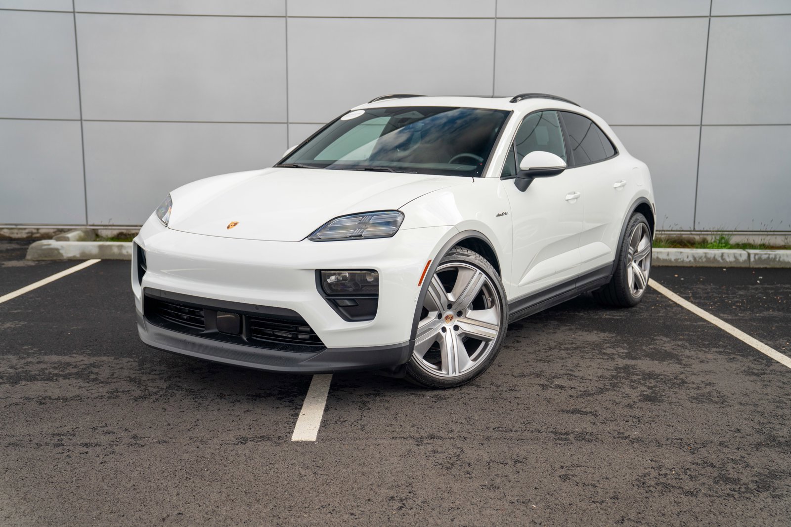 Certified 2025 Porsche Macan Electric image 1