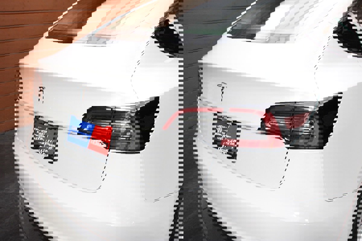 Used 2023 Tesla Model 3 Standard Range image 12