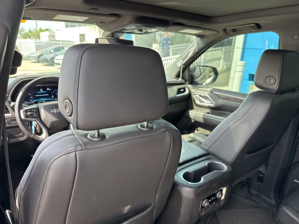 Used 2022 Chevrolet Tahoe Z71 w/ Luxury Package AWD/4WD image 16