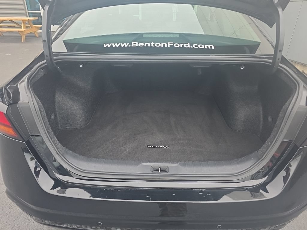 Used 2025 Nissan Altima 2.5 SV FWD image 8