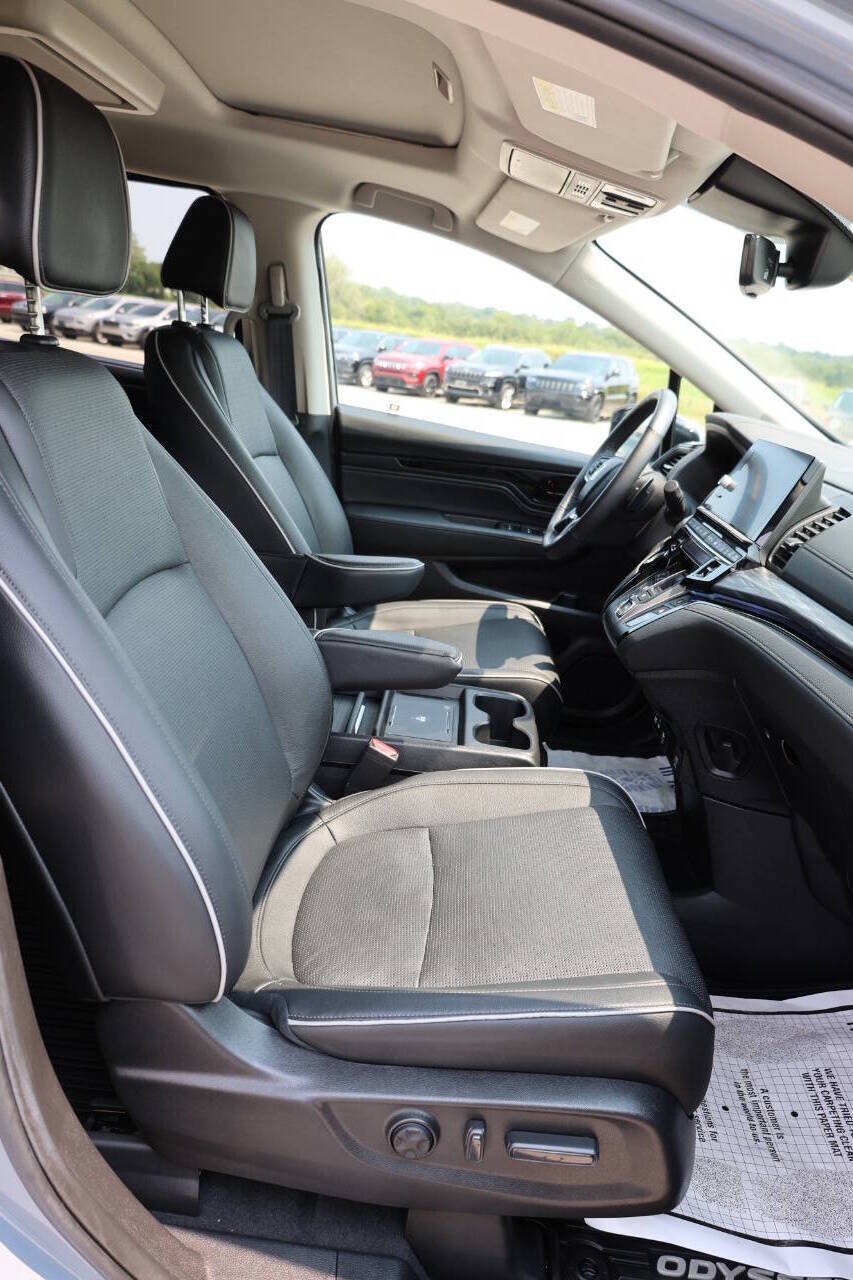 Used 2025 Honda Odyssey Elite image 15