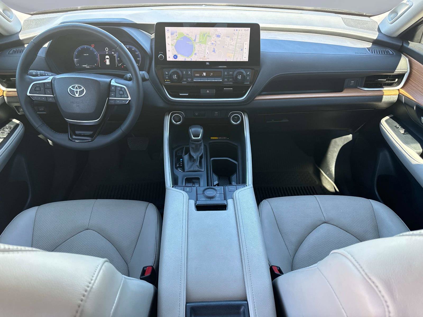 Used 2024 Toyota Grand Highlander Limited image 19