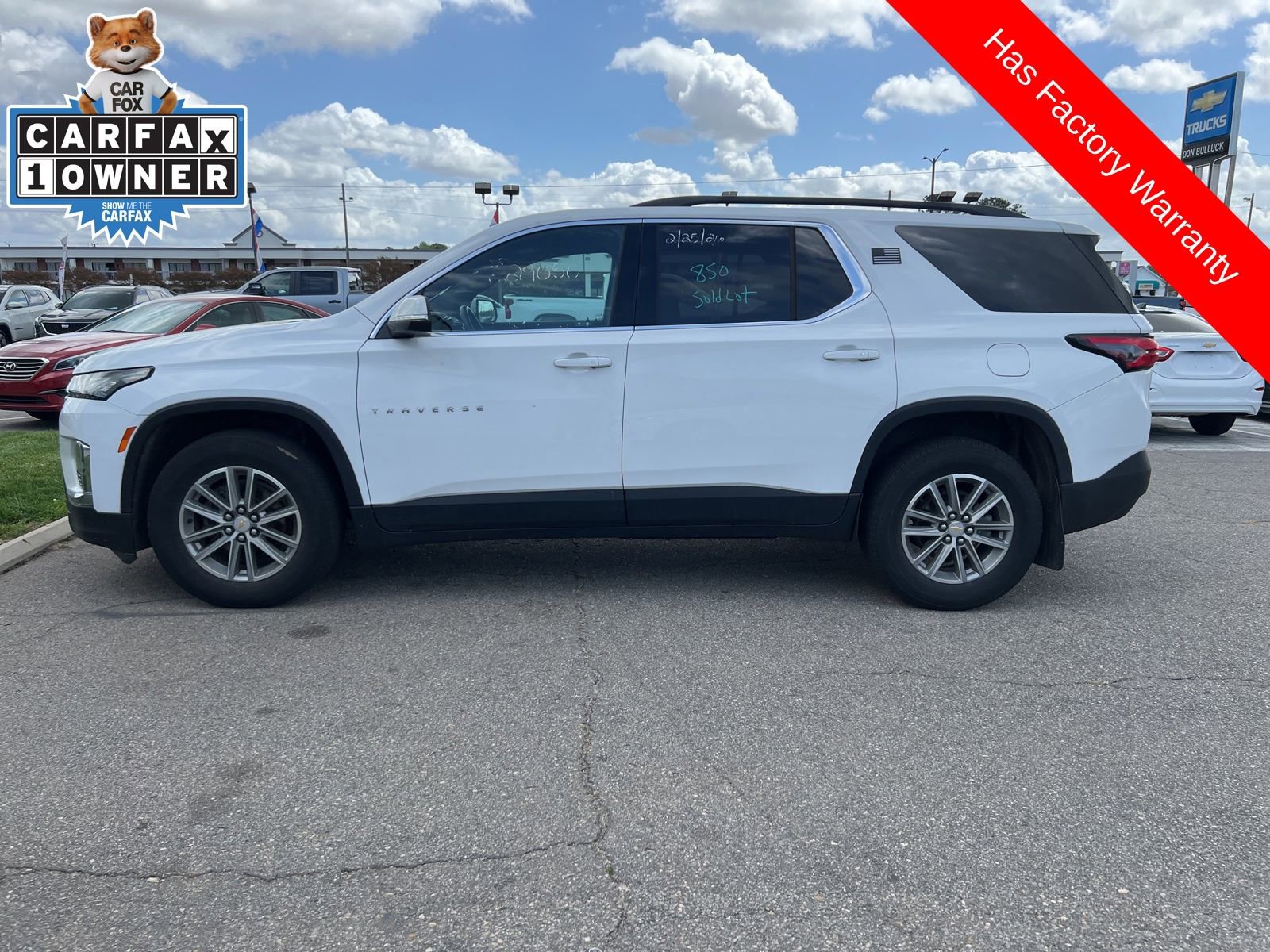 Used 2023 Chevrolet Traverse LT FWD image 2