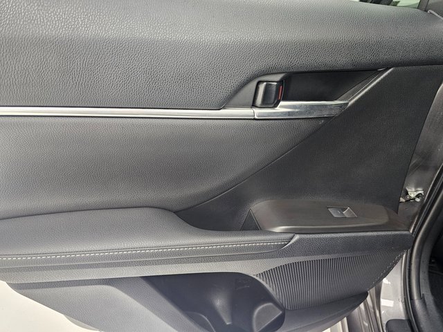 Used 2021 Toyota Camry XSE image 32