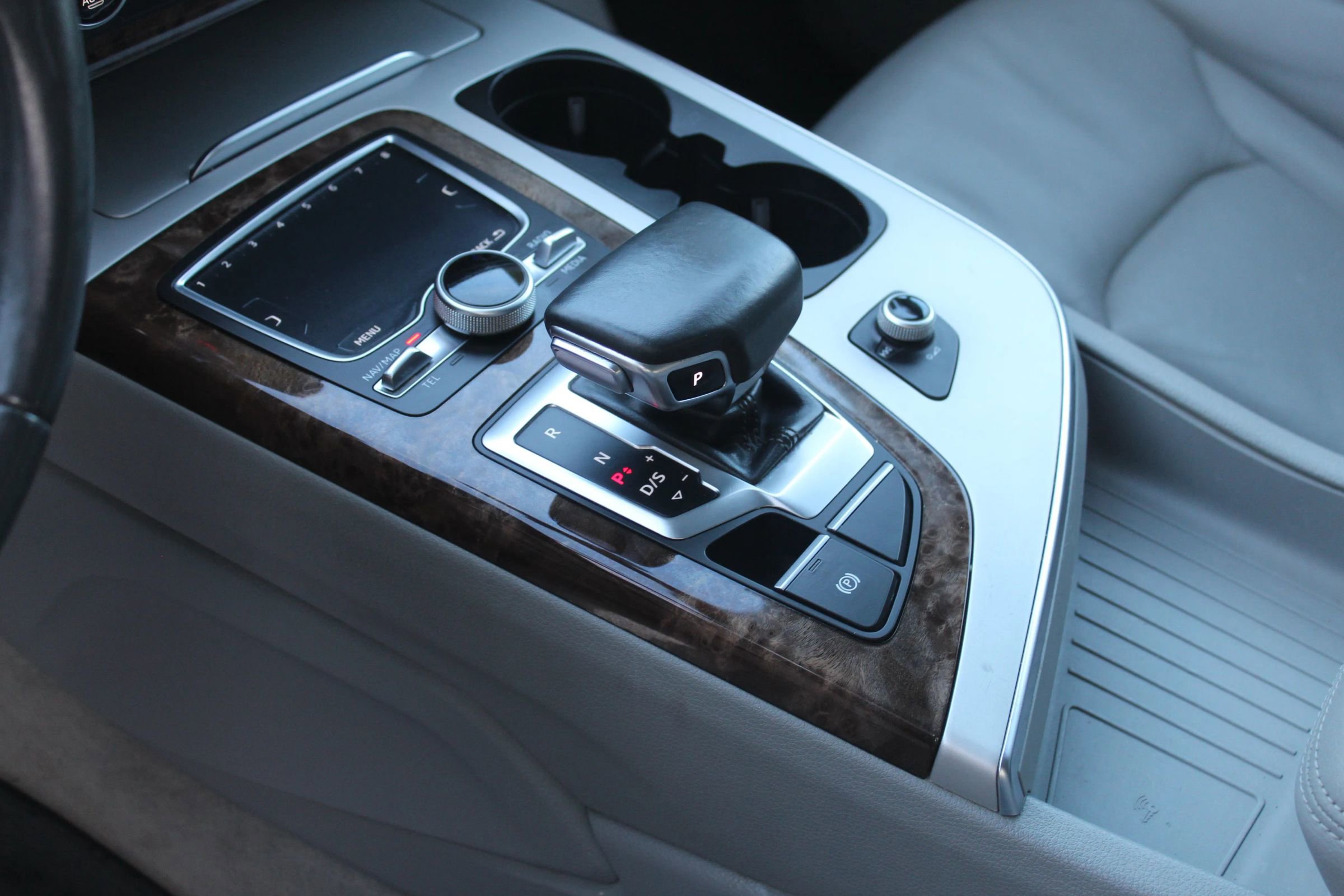 Used 2017 Audi Q7 2.0T Premium Plus w/ Premium Plus Package image 23