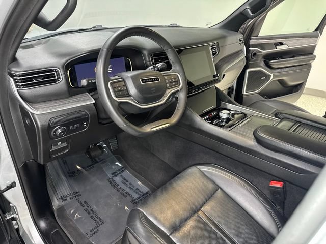 Used 2024 Jeep Wagoneer L Series II w/ Flexible Seating Group AWD/4WD image 15