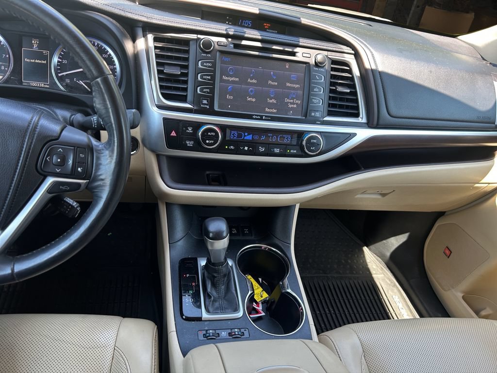 Used 2015 Toyota Highlander Limited Platinum AWD/4WD image 27