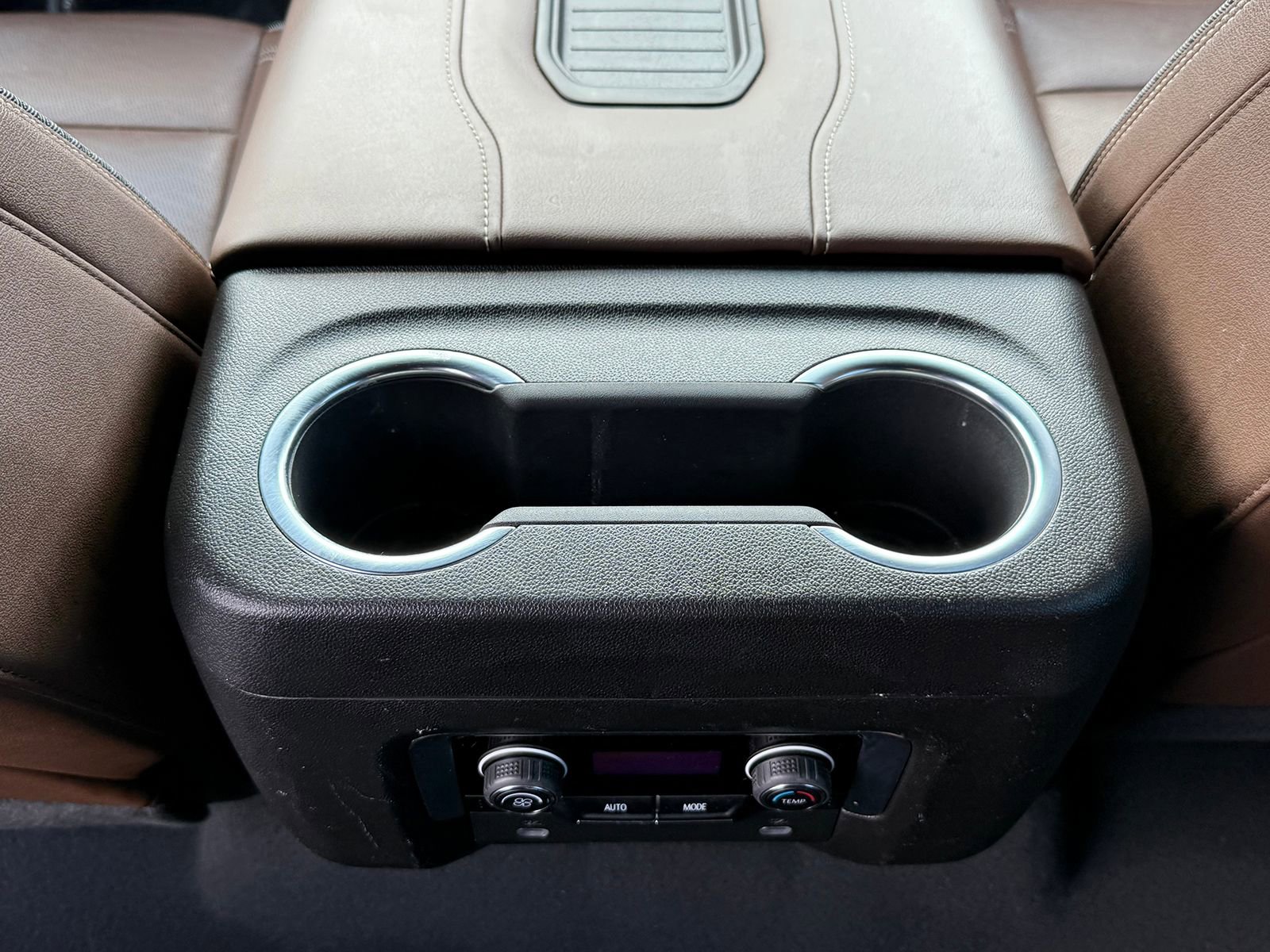 Used 2023 Chevrolet Suburban High Country image 22