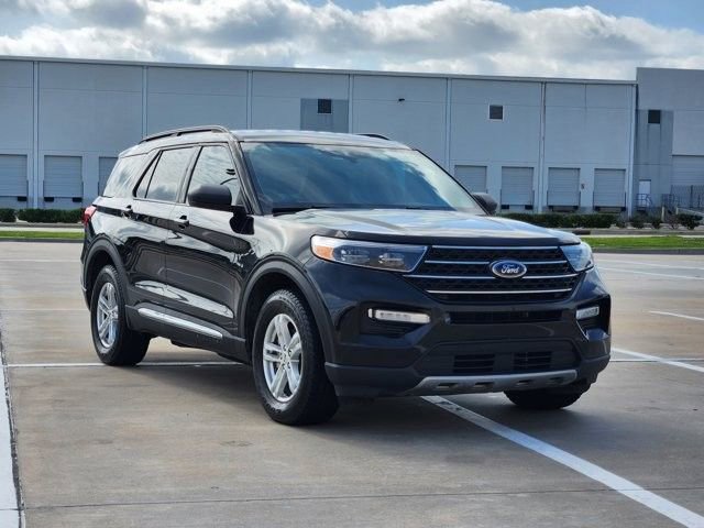 Certified 2023 Ford Explorer XLT w/ Equipment Group 202A AWD/4WD image 3