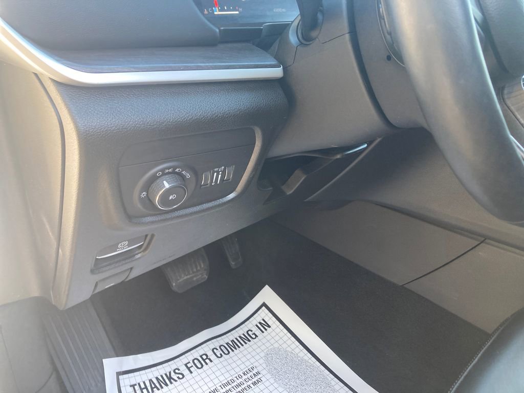 Used 2022 Jeep Grand Cherokee L Limited image 17