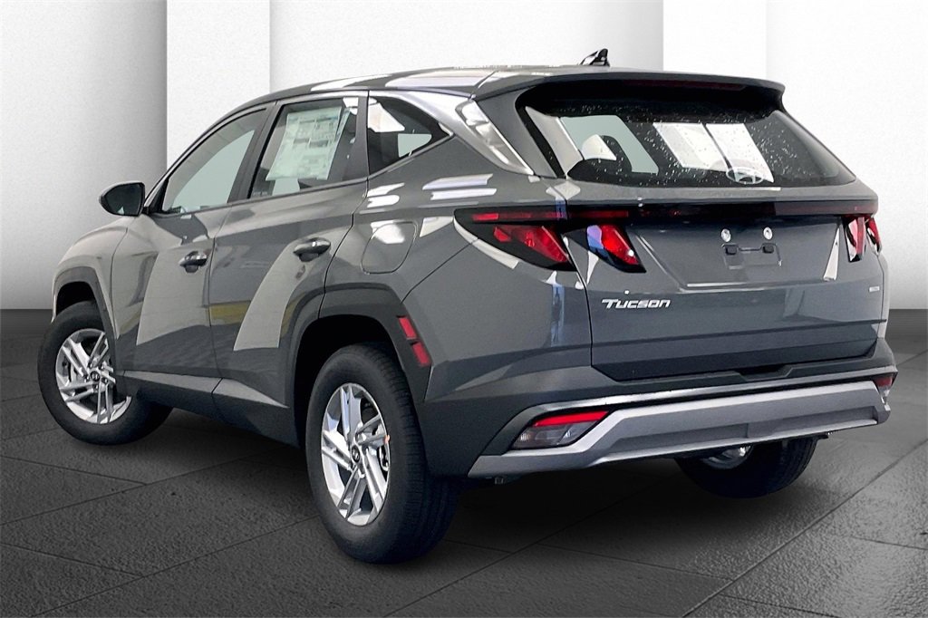 New 2025 Hyundai Tucson SE image 3