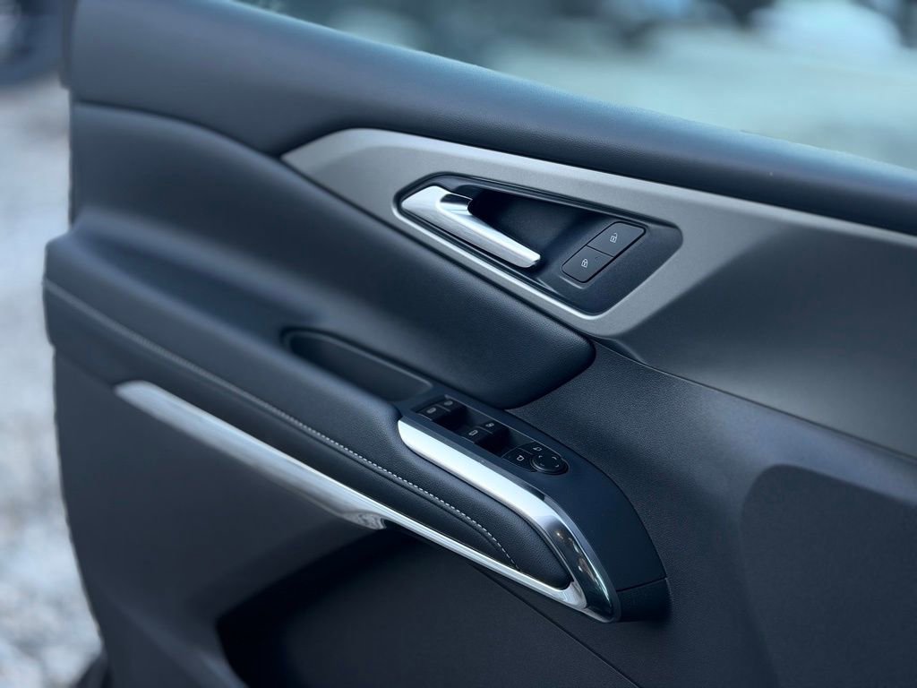 New 2026 Chevrolet Traverse LT w/ Driver Confidence Package image 17