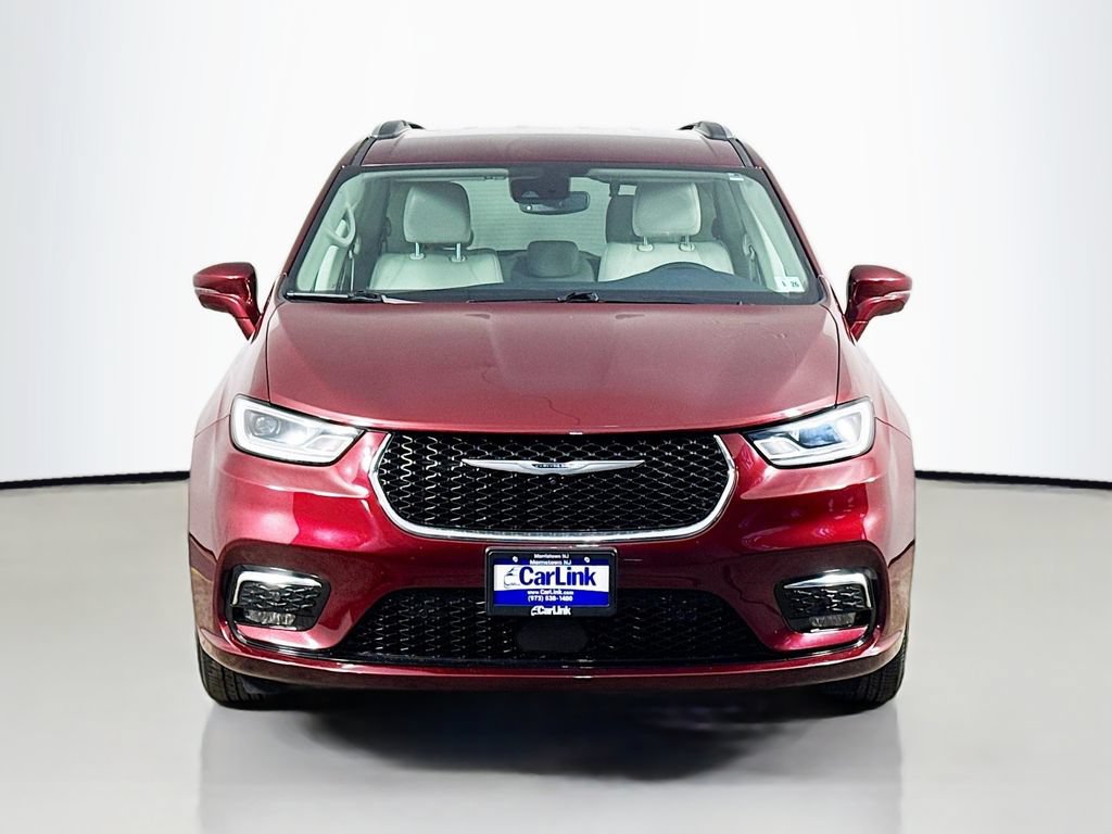 Used 2021 Chrysler Pacifica Touring-L w/ Premium & Safety Sphere Group FWD image 2