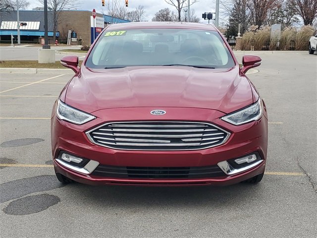 Used 2017 Ford Fusion SE w/ Fusion SE Technology Package image 2