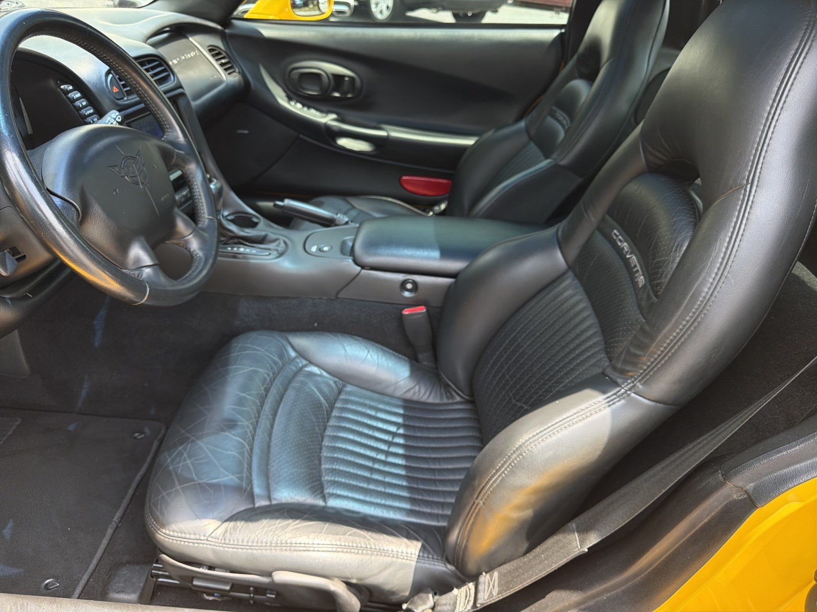 Used 2000 Chevrolet Corvette Coupe w/ Roof Pkg RWD image 9