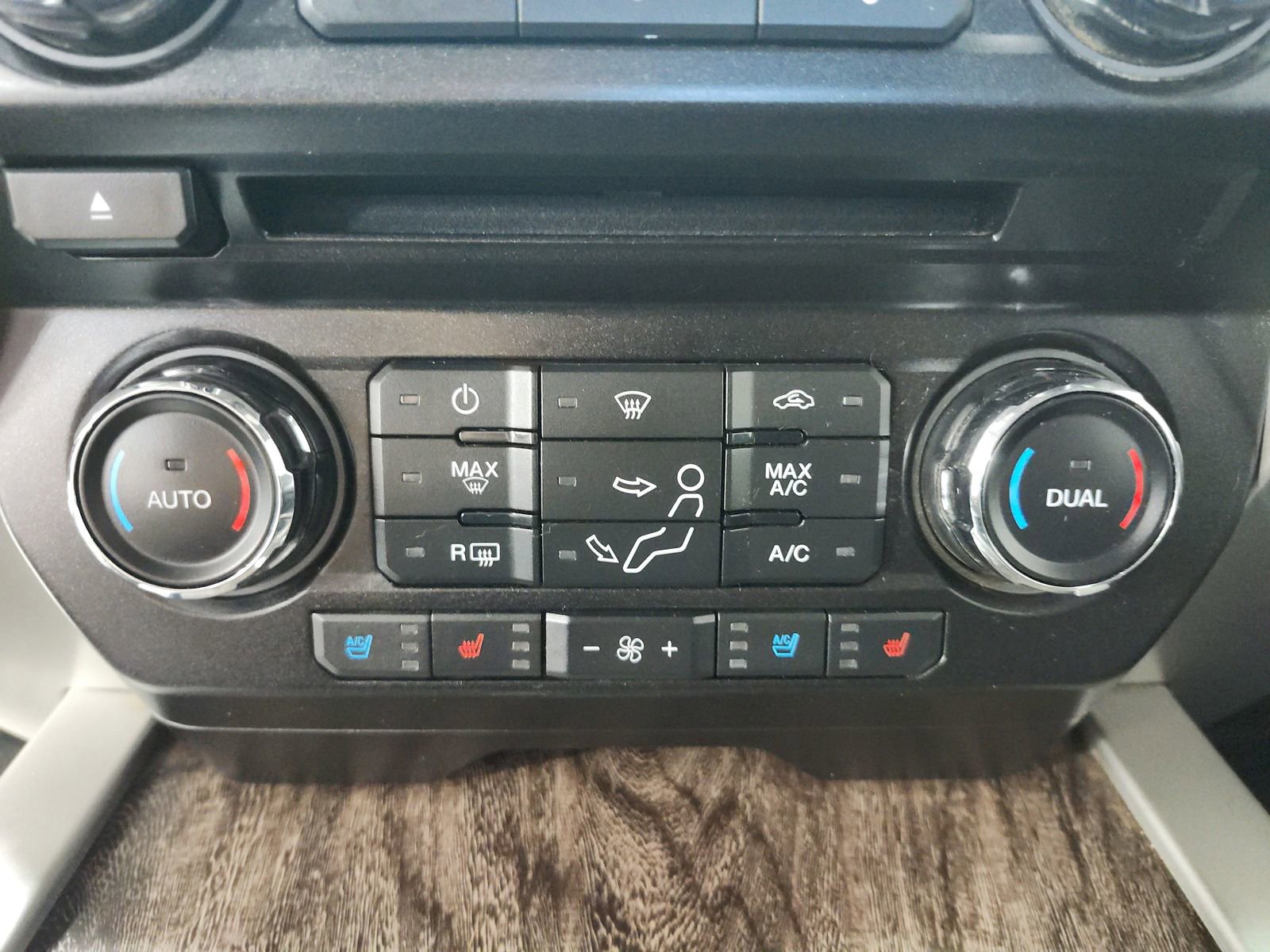 Used 2018 Ford F350 Lariat w/ Lariat Ultimate Package image 33