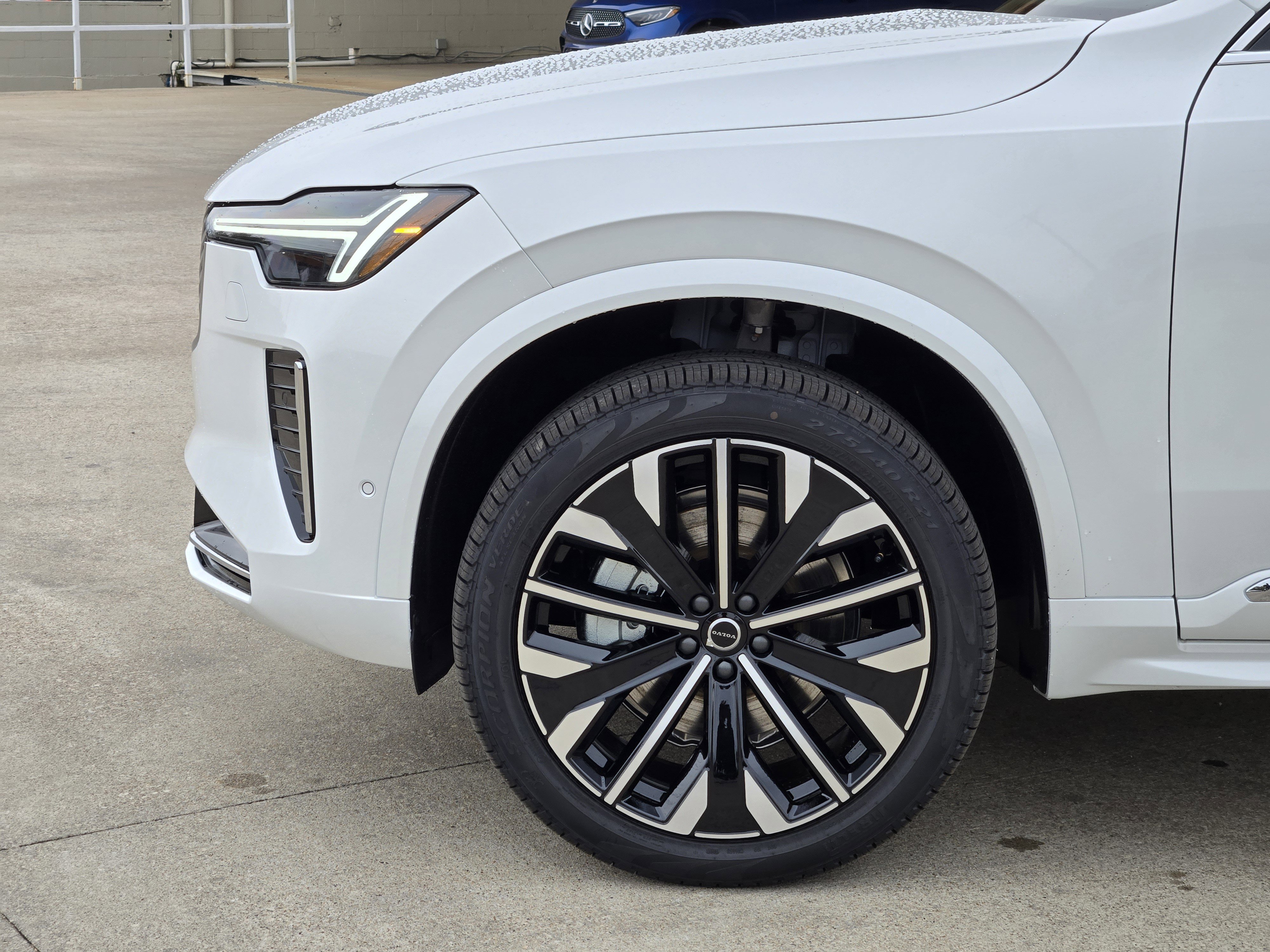 New 2026 Volvo XC90 B6 Ultra w/ Protection Package image 11