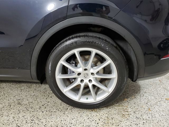 Used 2022 Porsche Cayenne w/ Premium Package image 9