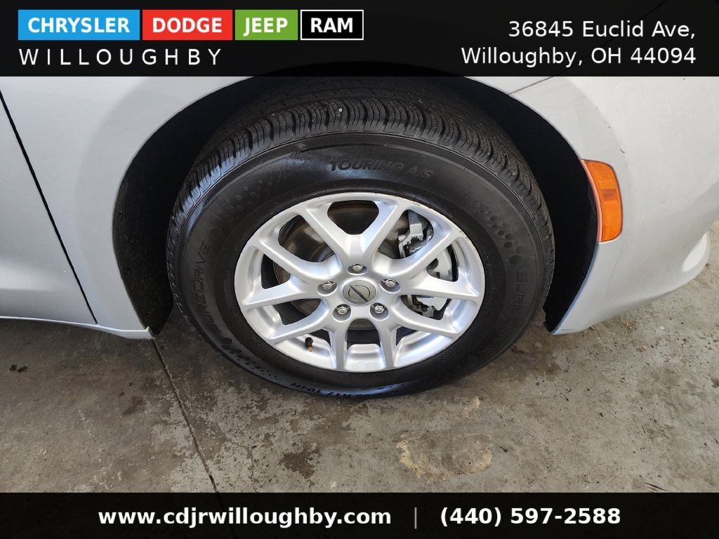 Used 2023 Chrysler Voyager LX FWD image 40