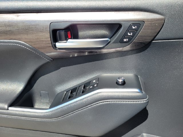 Used 2021 Toyota Highlander Limited FWD image 19