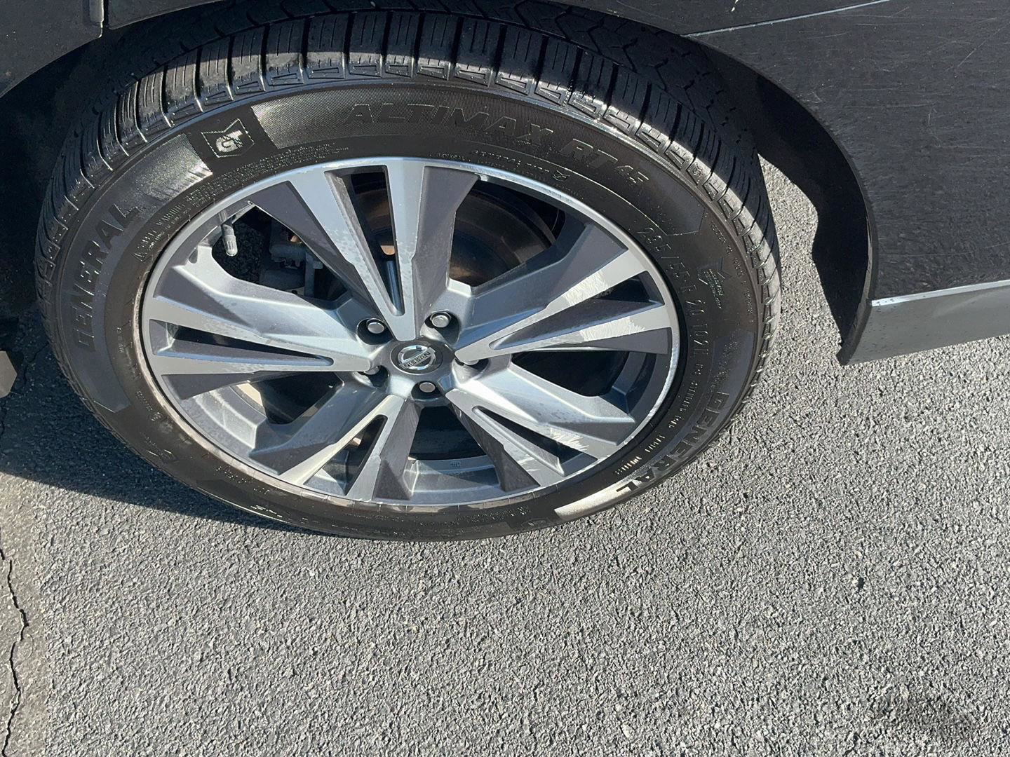 Used 2019 Nissan Pathfinder Platinum image 11