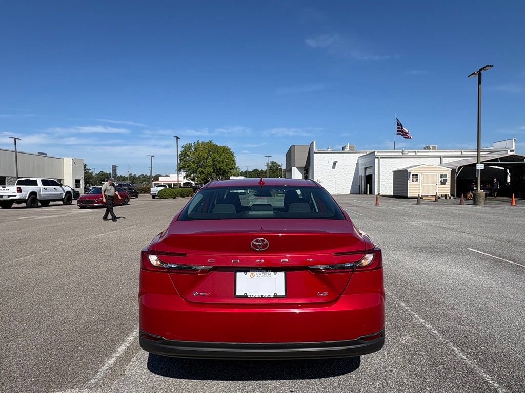 Used 2025 Toyota Camry LE FWD image 4