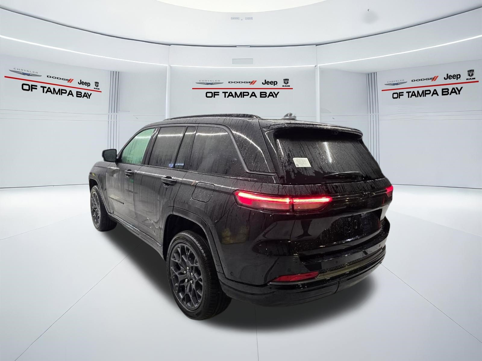 New 2026 Jeep Grand Cherokee Summit w/ Obsidian Package AWD/4WD image 4