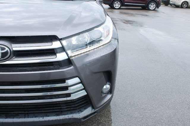 Used 2017 Toyota Highlander Limited AWD/4WD image 41