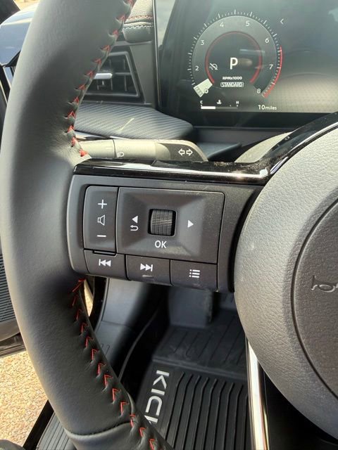 New 2026 Nissan Kicks SR w/ Cold Weather Package FWD image 11