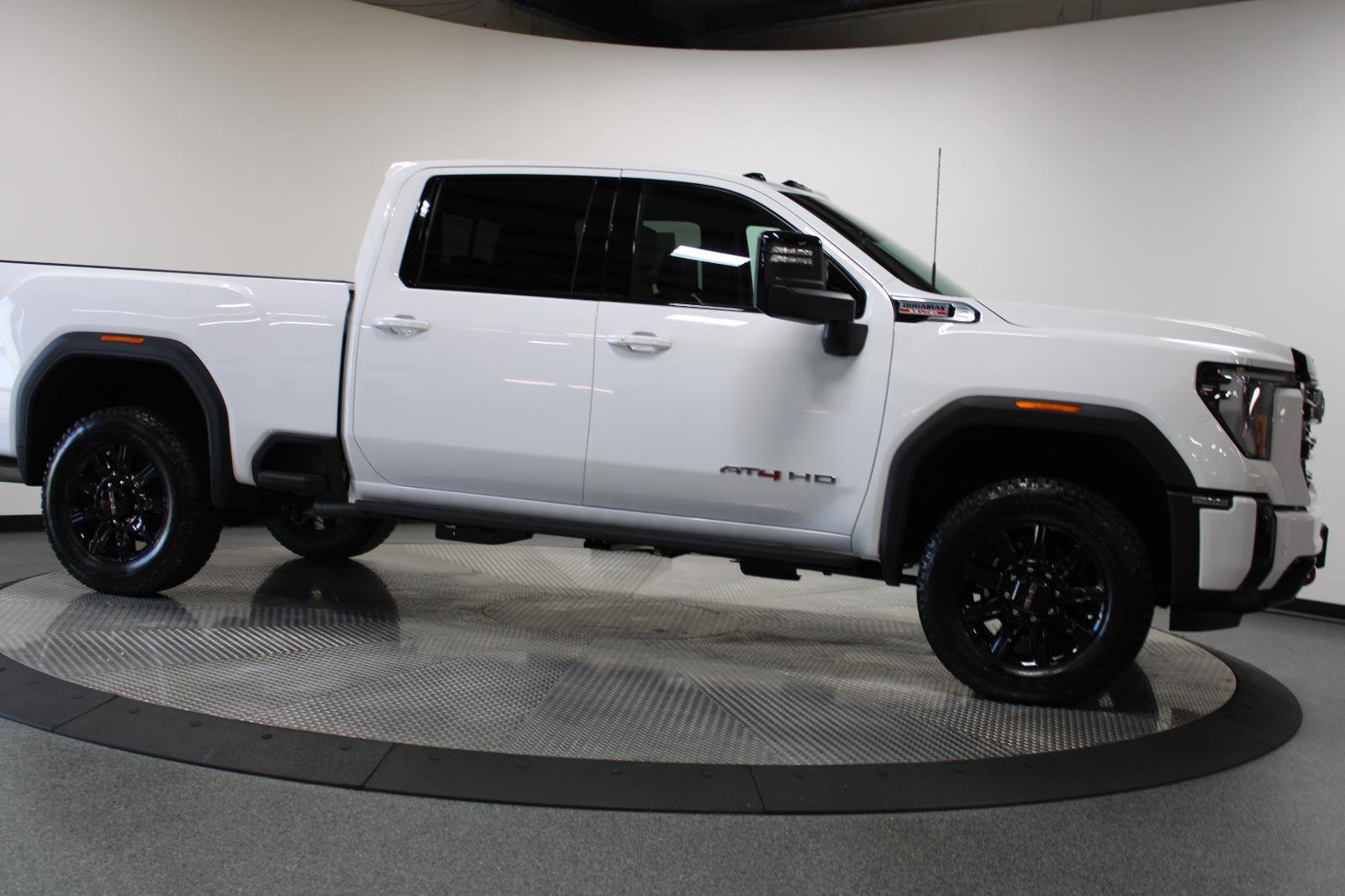 New 2026 GMC Sierra 2500 AT4 w/ AT4 Premium Plus Package AWD/4WD image 17