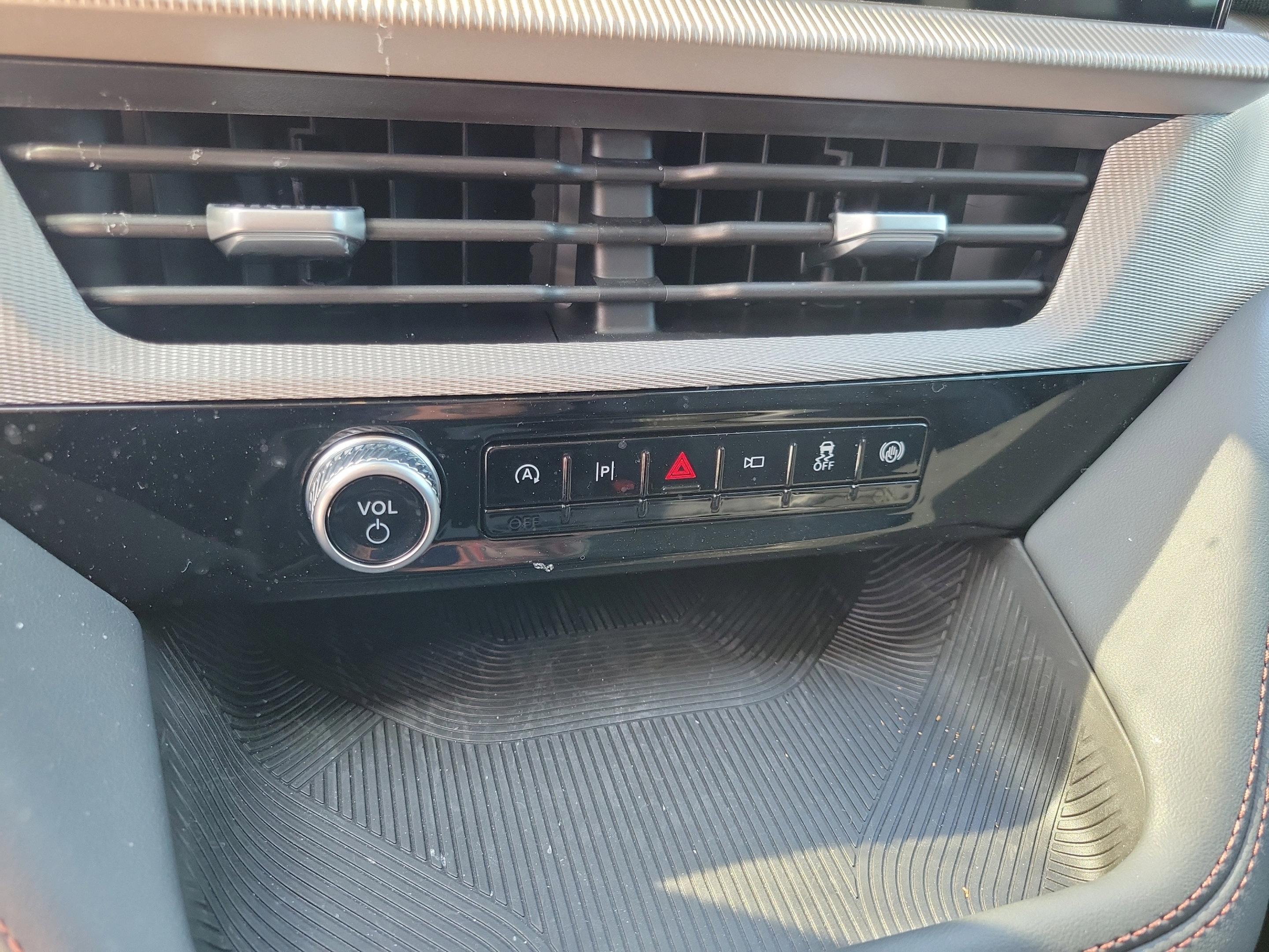 New 2026 Ford Explorer Active w/ Active Comfort Package RWD image 19