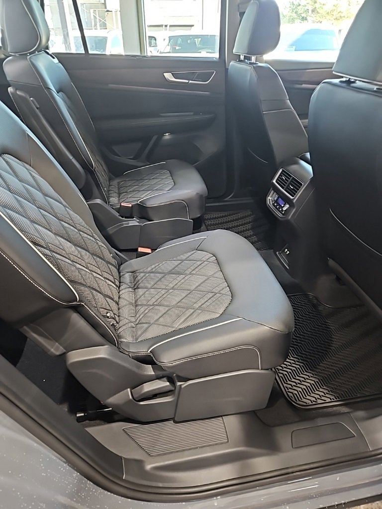 New 2026 Volkswagen Atlas SEL Premium R-Line image 17