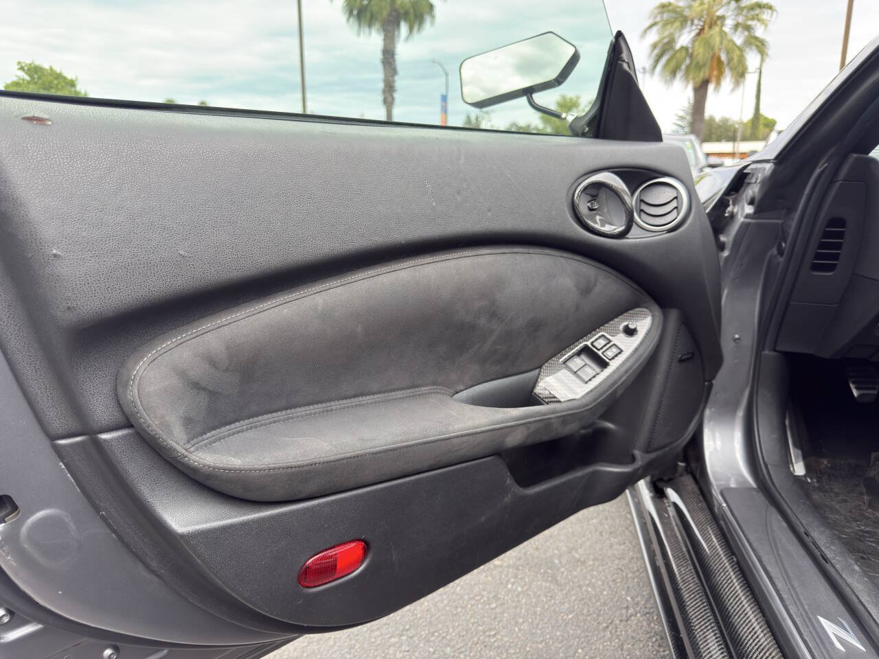 Used 2014 Nissan 370Z Touring w/ Sport Package RWD image 10