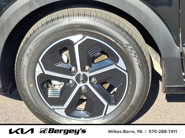 Certified 2025 Kia Niro LX image 10