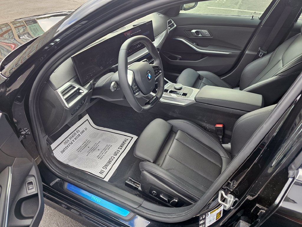 Used 2025 BMW 330i xDrive Sedan w/ Premium Package AWD/4WD image 18