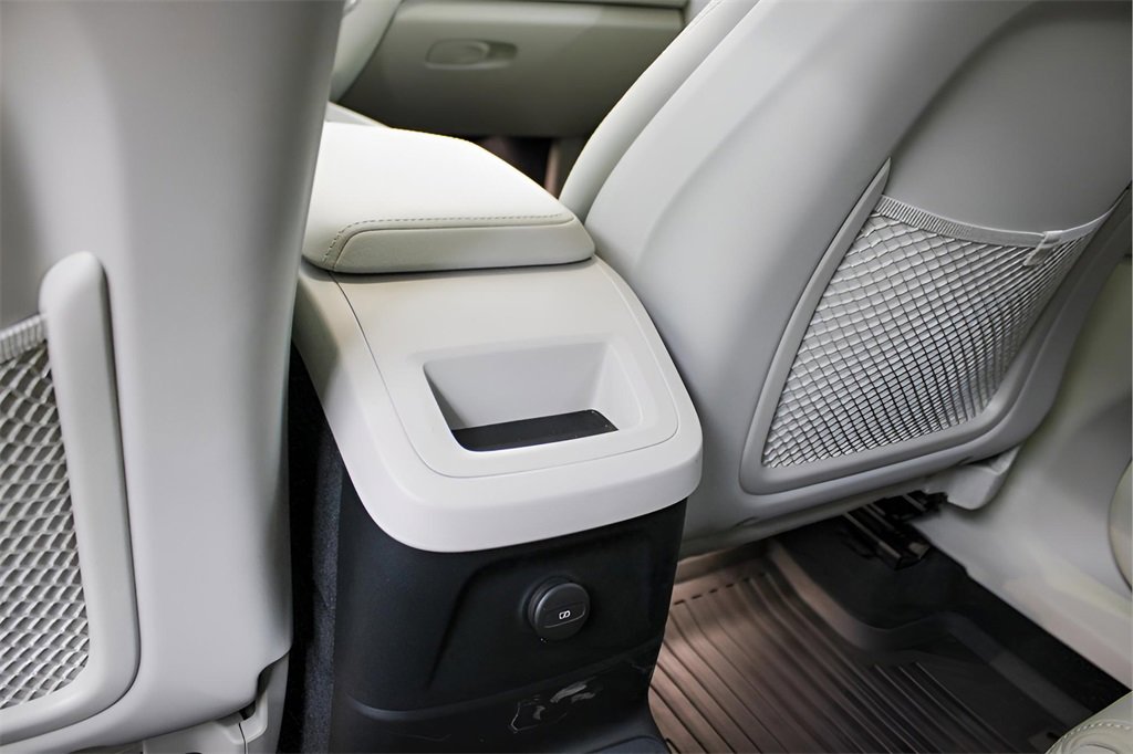 Certified 2025 Volvo XC60 T8 Ultra w/ Protection Package Premier image 22