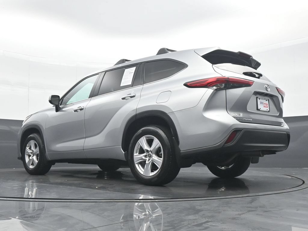 Used 2022 Toyota Highlander L AWD/4WD image 30
