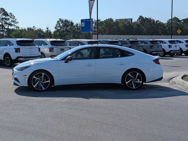 Used 2023 Hyundai Sonata SEL Plus FWD image 2