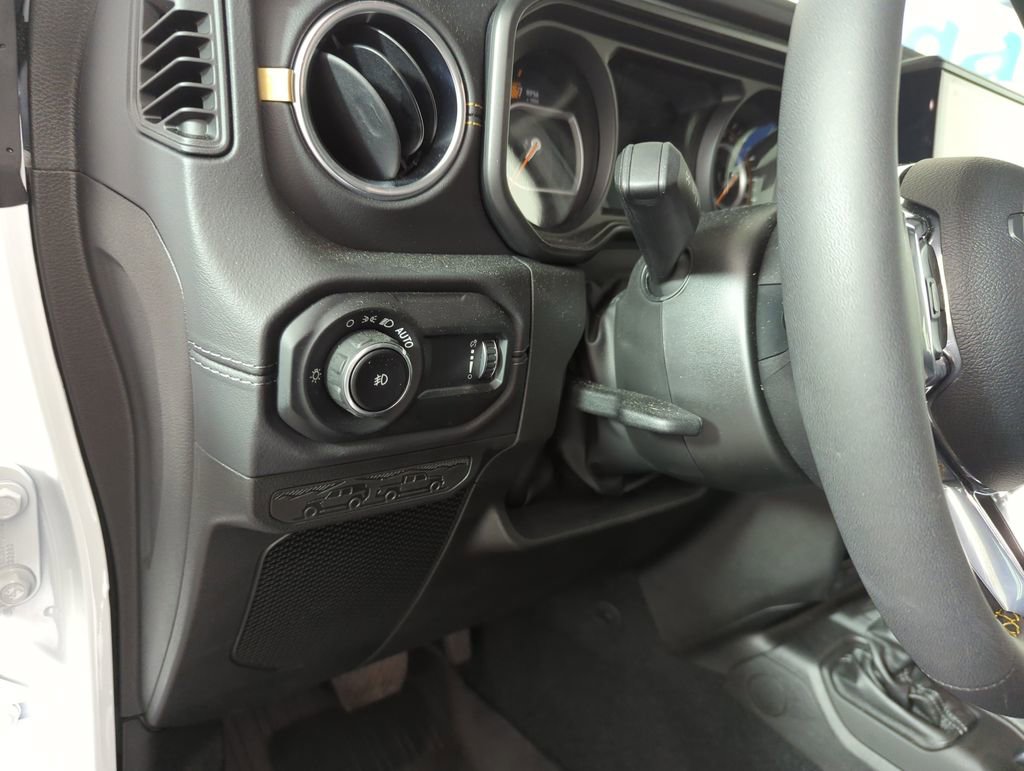 Used 2024 Jeep Wrangler Sahara image 26
