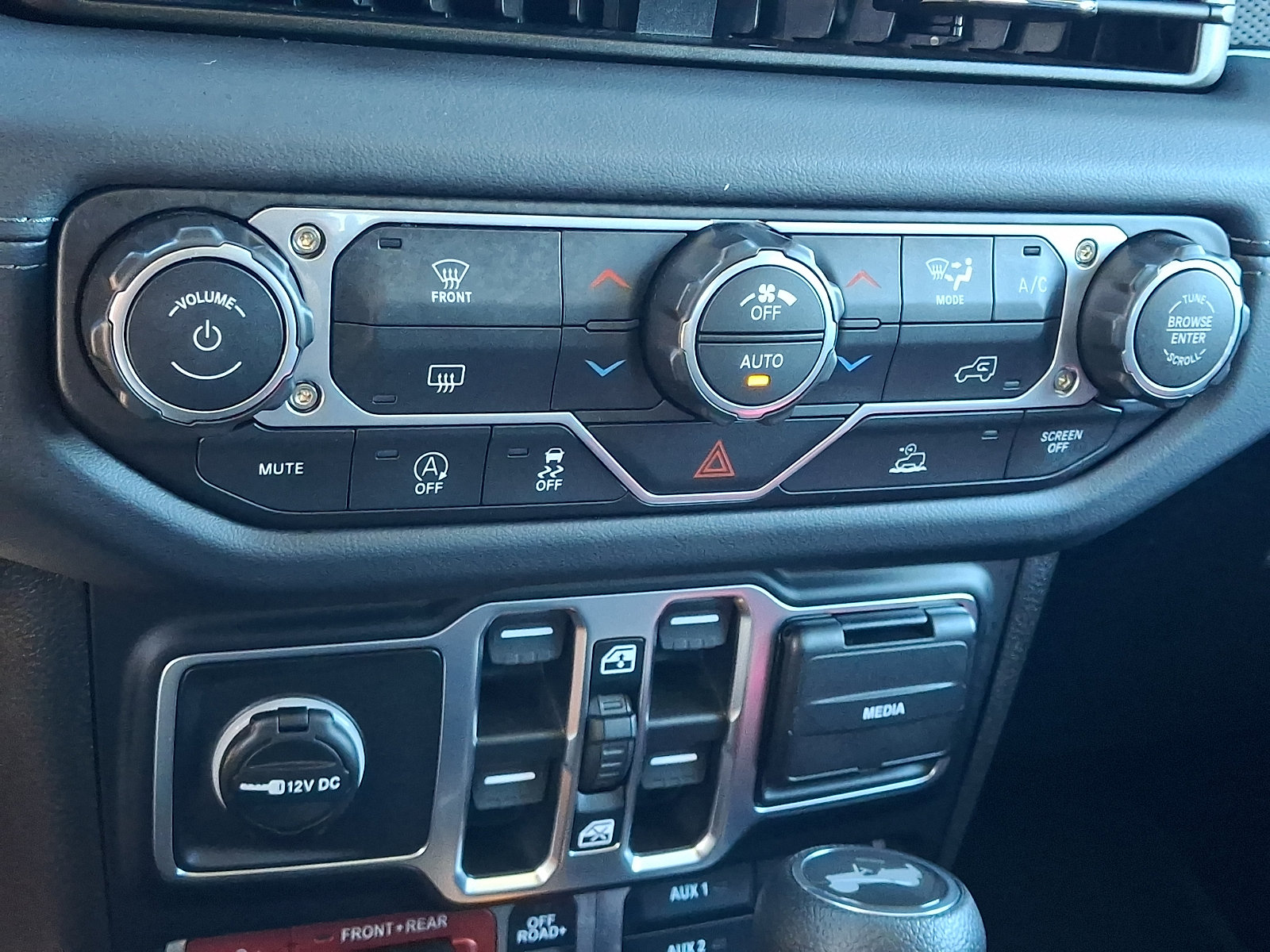 Used 2026 Jeep Wrangler Unlimited Rubicon AWD/4WD image 17