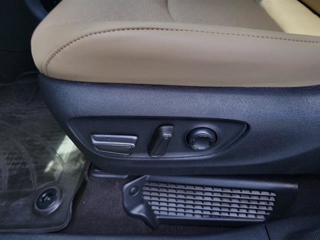 Used 2023 Toyota Sienna Limited FWD image 53
