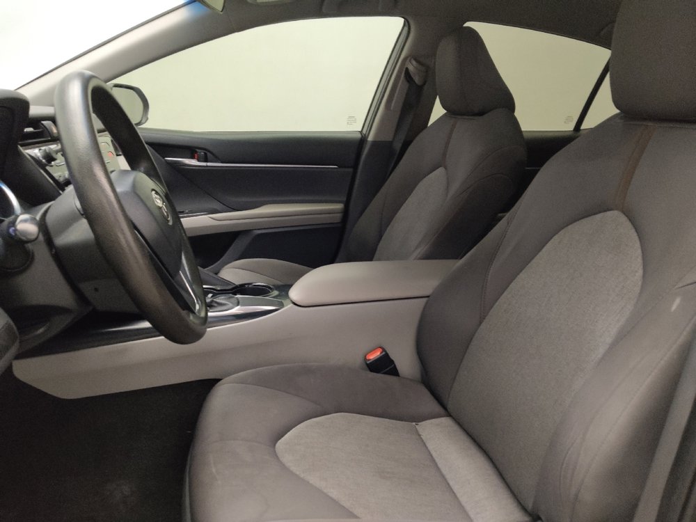 Used 2020 Toyota Camry LE image 17