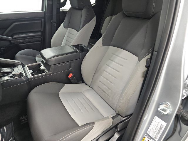 Certified 2025 Toyota Tacoma TRD Off-Road AWD/4WD image 17