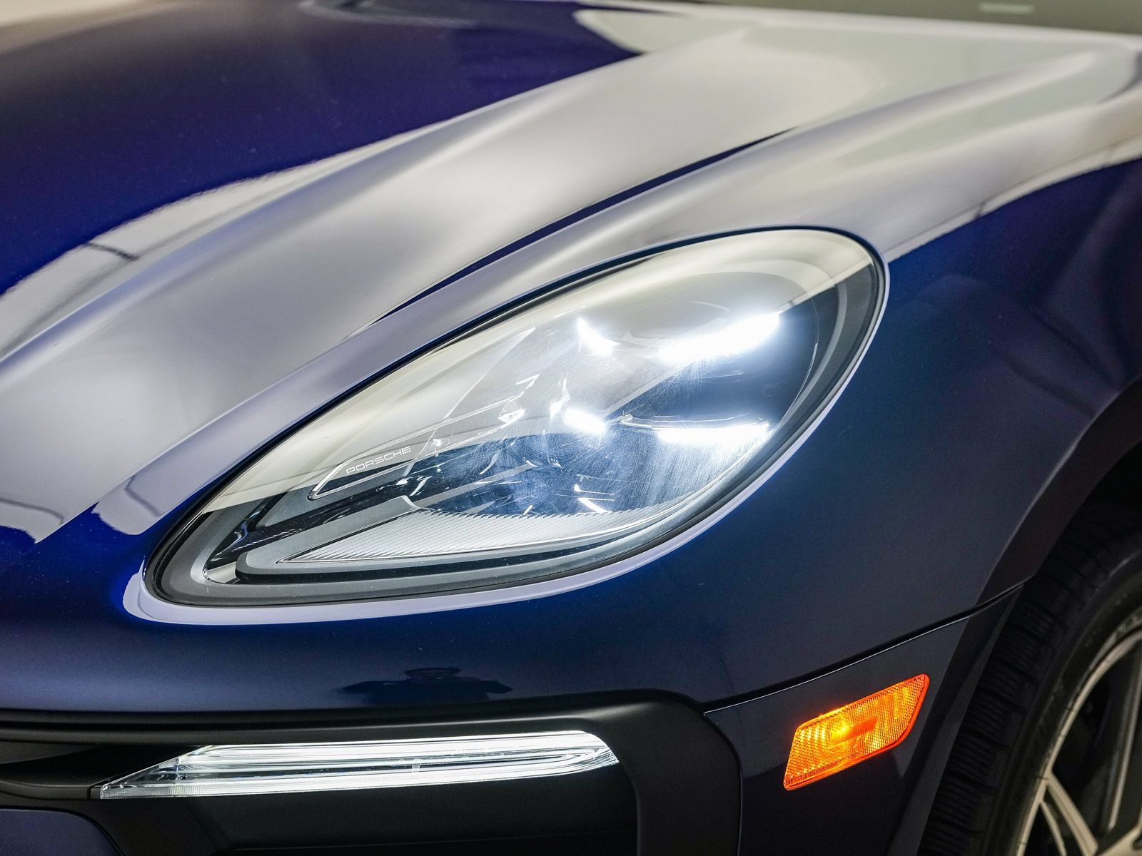 Certified 2026 Porsche Macan AWD/4WD image 6