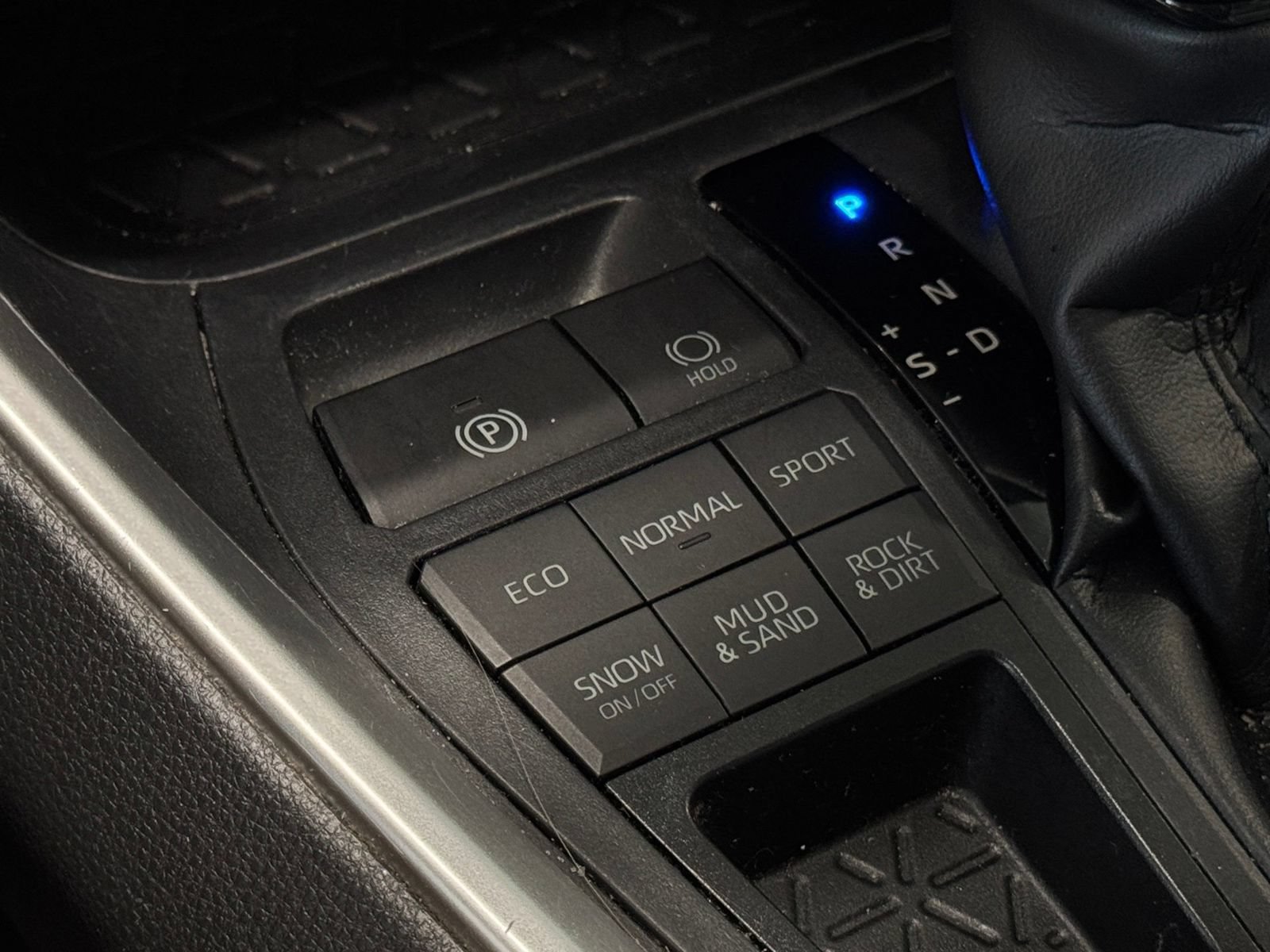 Used 2020 Toyota RAV4 XLE Premium AWD/4WD image 24