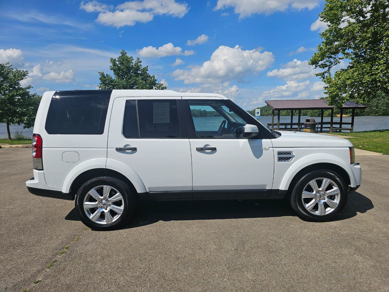 Used 2013 Land Rover LR4 HSE LUX AWD/4WD image 3