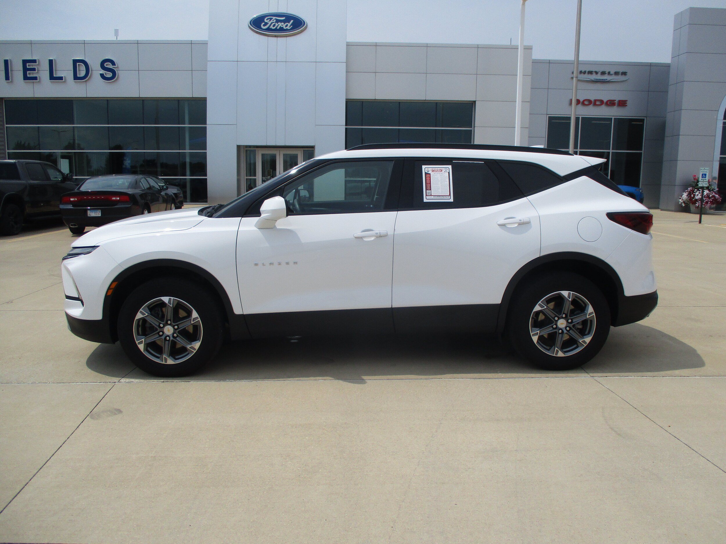 Used 2024 Chevrolet Blazer LT w/ Convenience Package FWD image 3