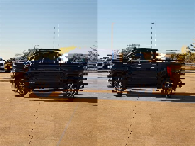 New 2026 GMC Sierra 1500 SLT image 4