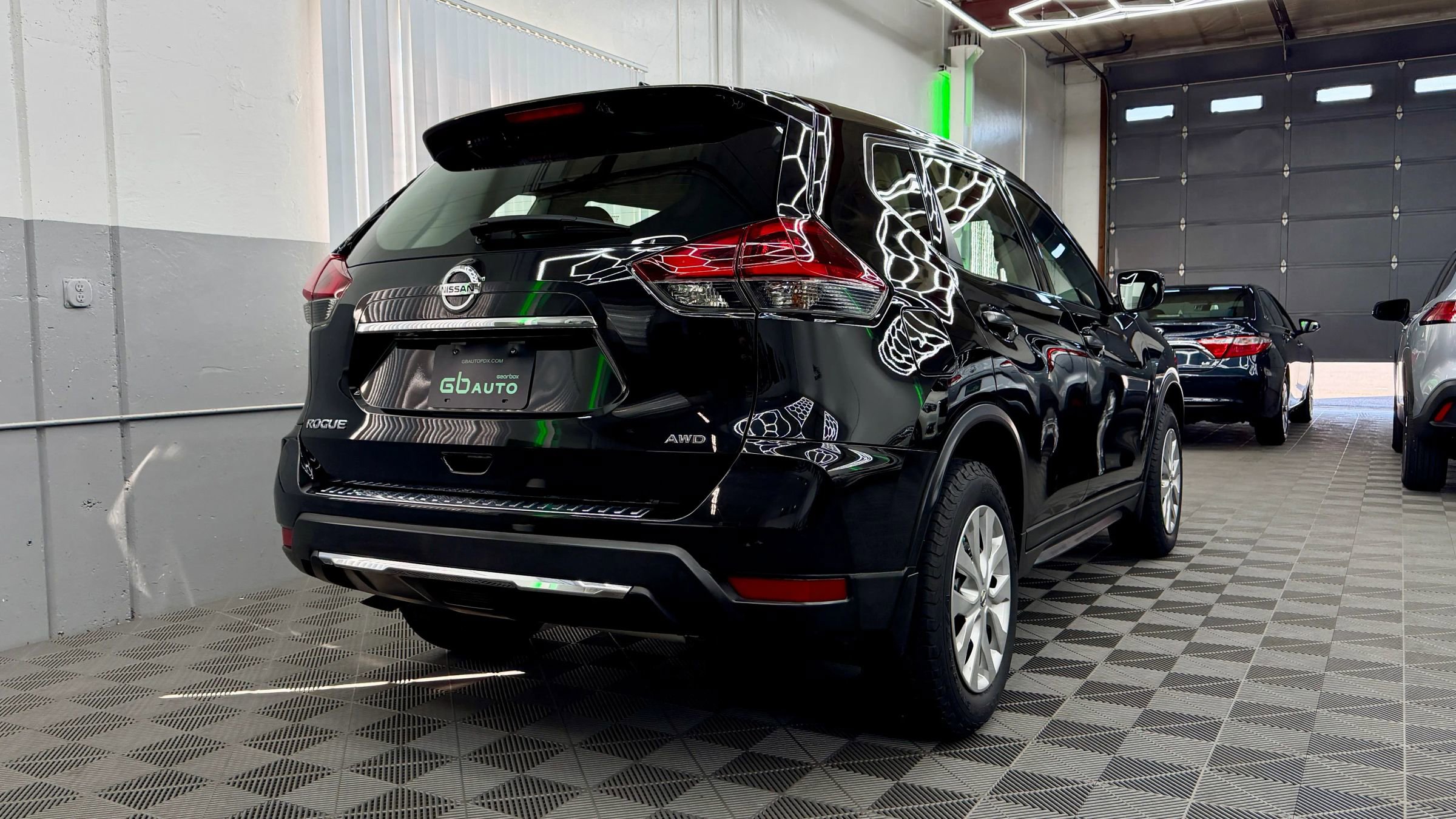 Used 2019 Nissan Rogue S image 4